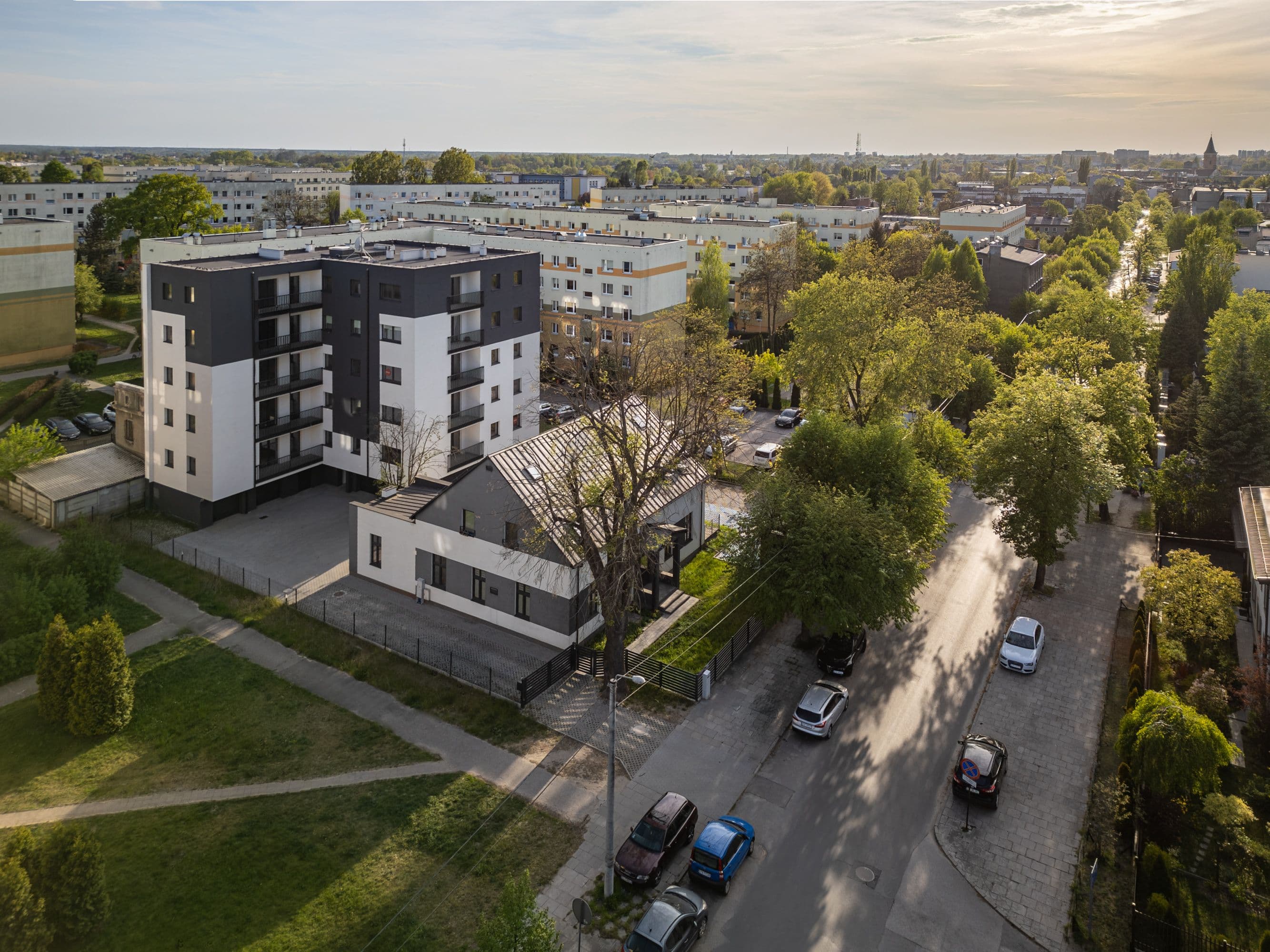 Osiedle Pod77, ul. Piotra Skargi 77, Pabianice — otoczenie